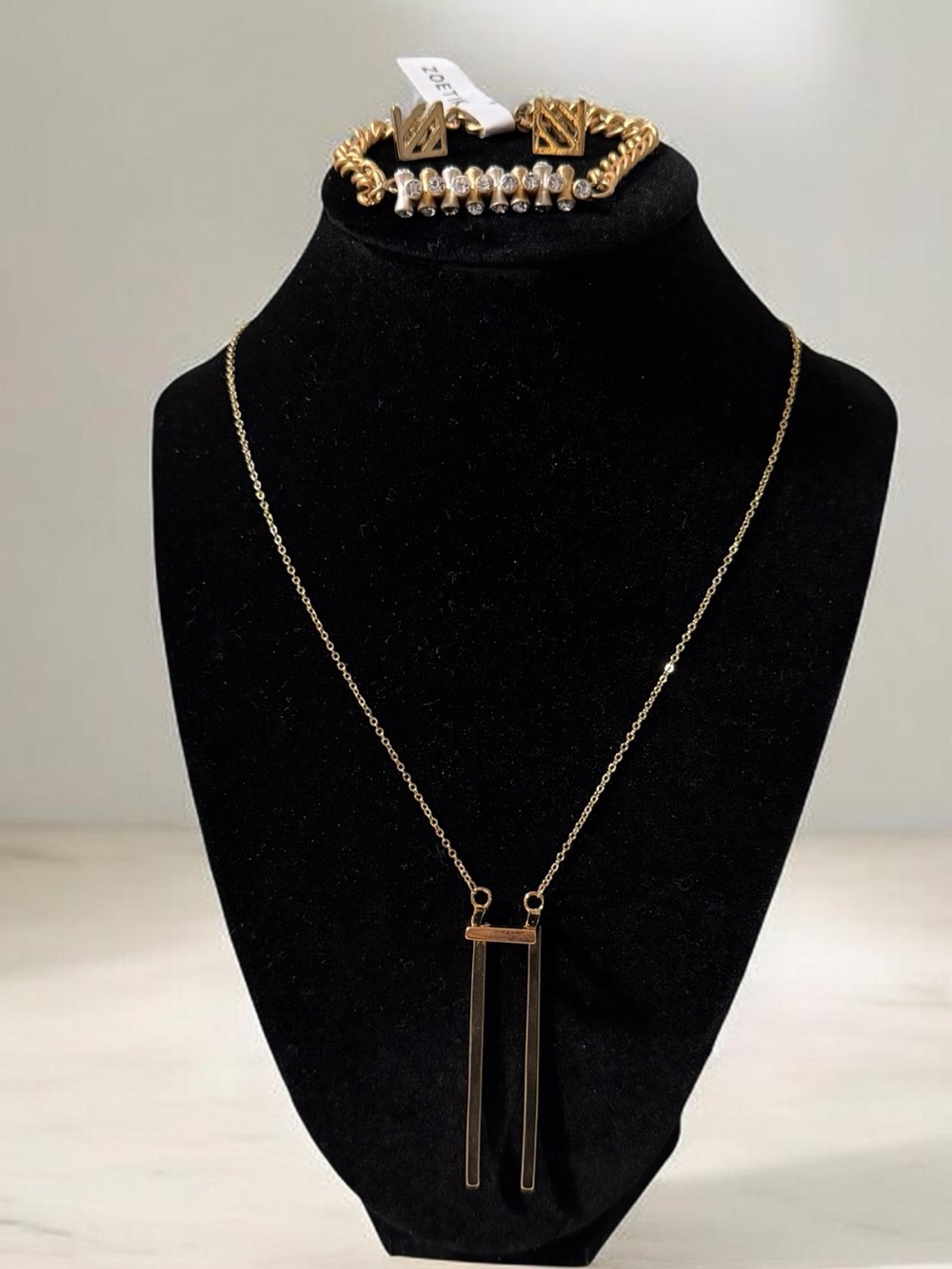 3 PIECE GOLD-TONE JEWELRY SET: NECKLACE, BRACELET & EARRINGS!